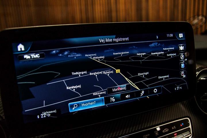 Blå Mercedes V300 d fra 2021