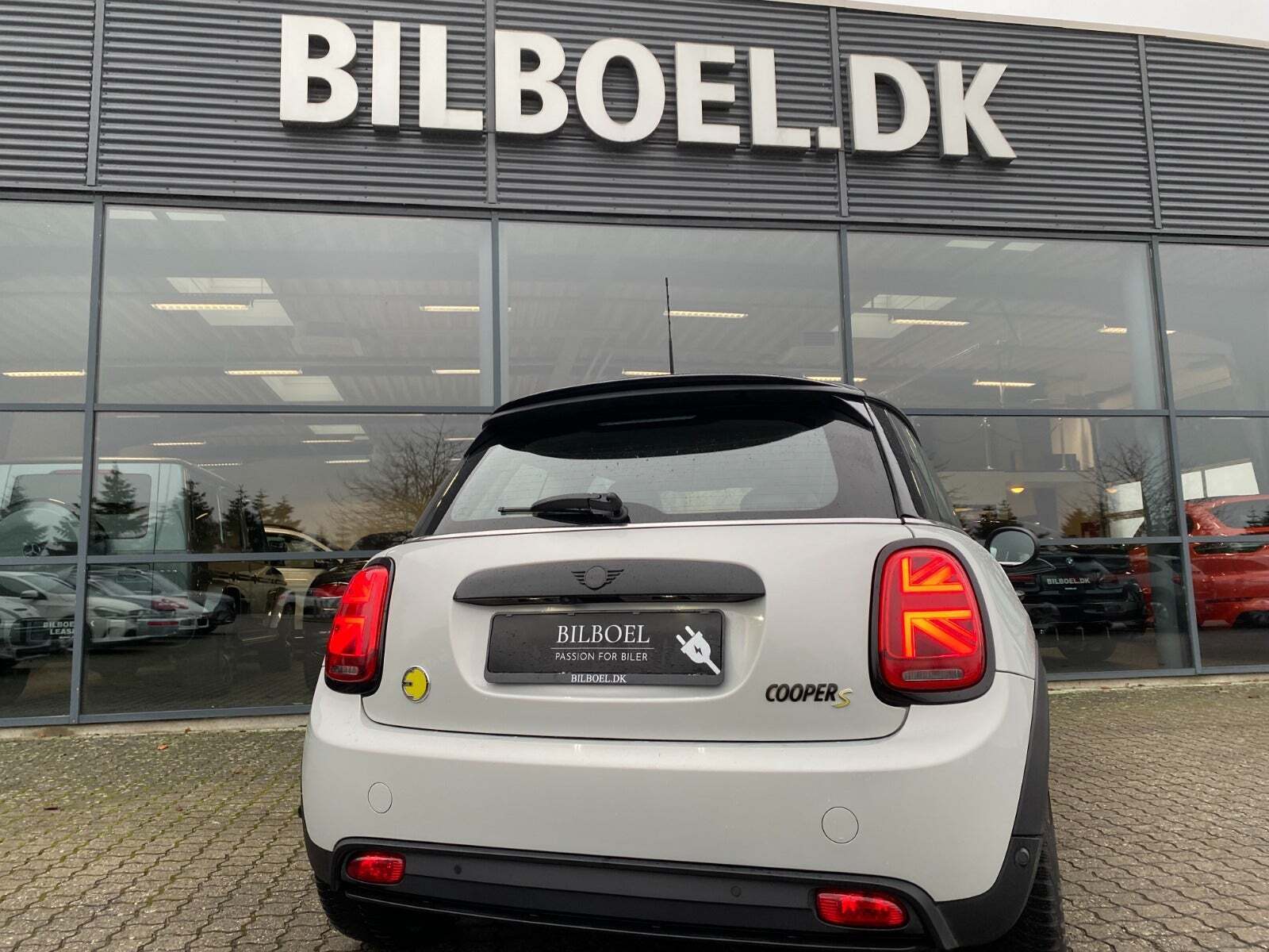 Sølv Mini Cooper SE fra 2021