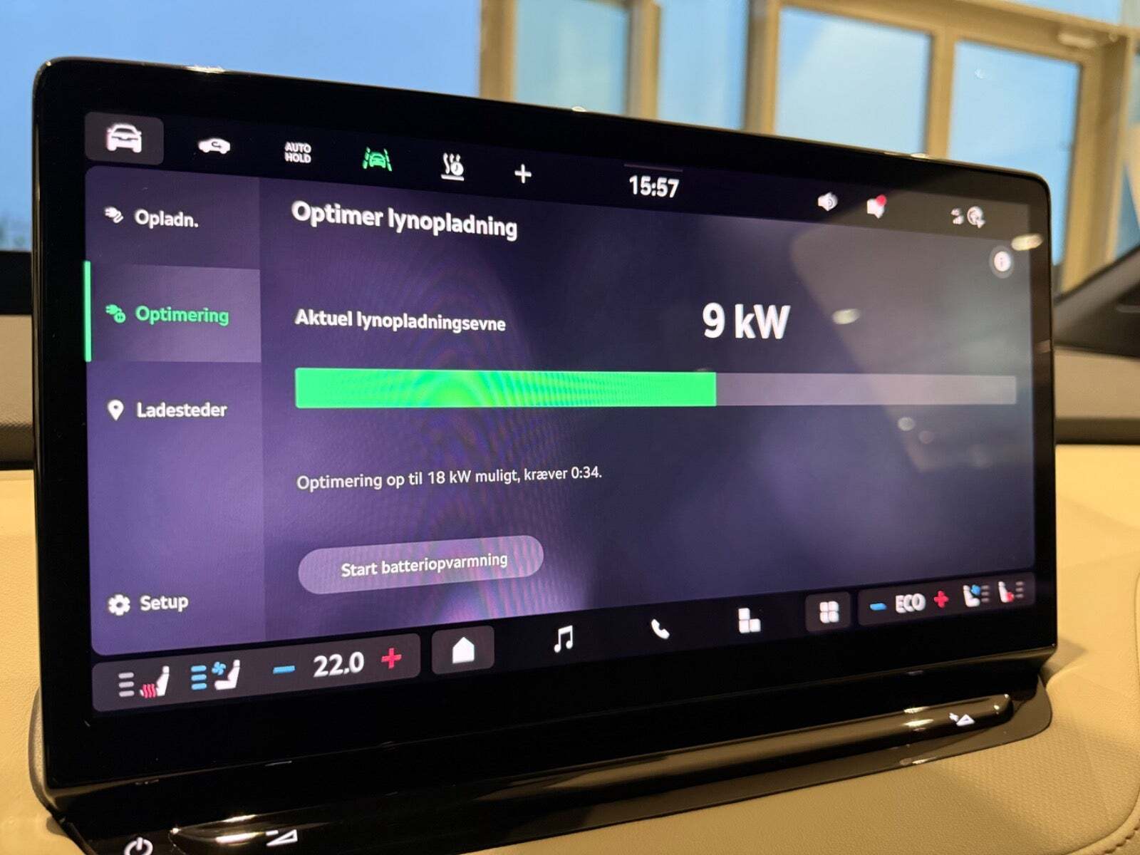 Hvid Skoda Enyaq fra 2024