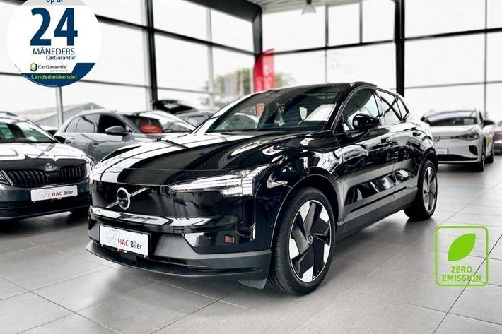 Sort Volvo EX30 fra 2024 set udefra