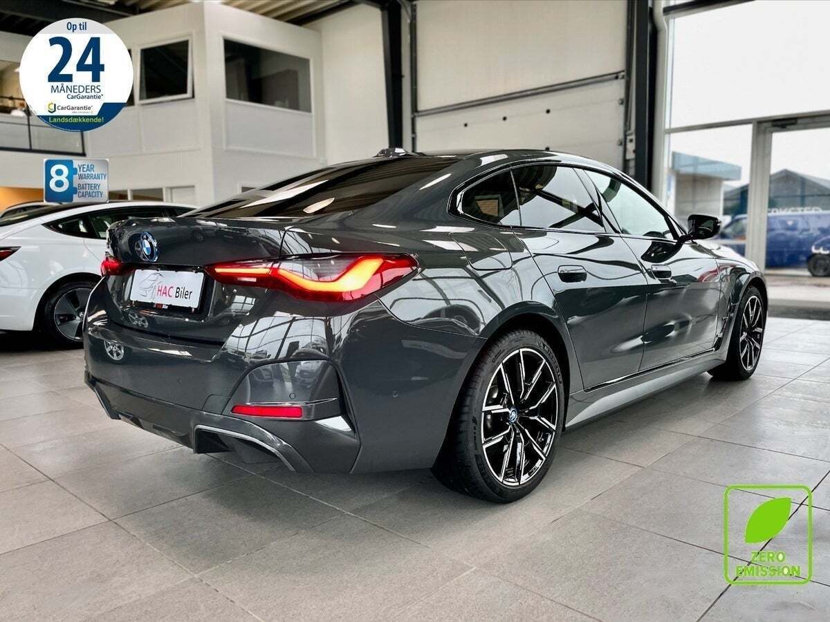 Grå BMW i4 fra 2024