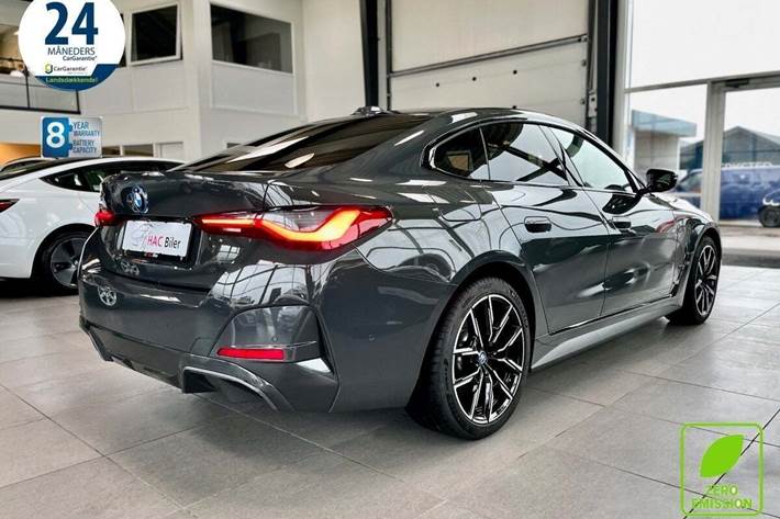 Grå BMW i4 fra 2024