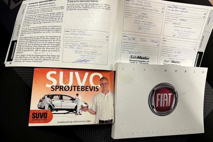 Blå Fiat Doblò Cargo fra 2018 set udefra