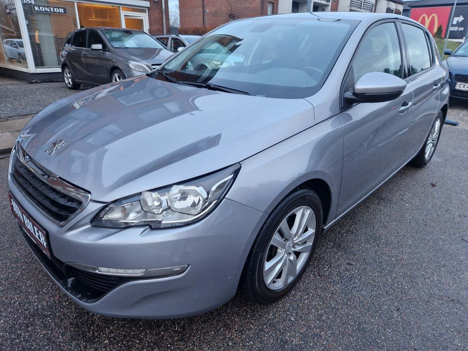 Grå Peugeot 308 fra 2014