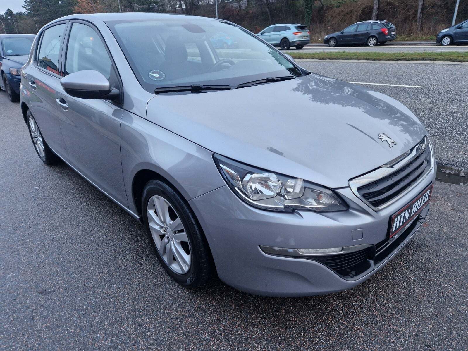 Grå Peugeot 308 fra 2014