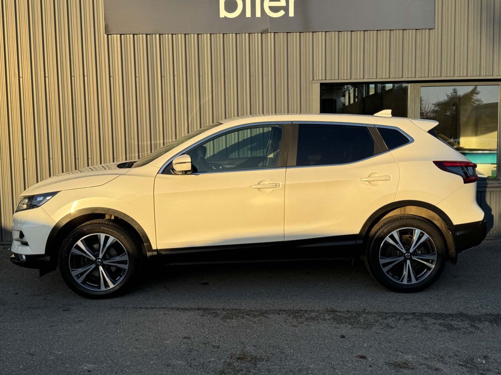 Hvid Nissan Qashqai fra 2019