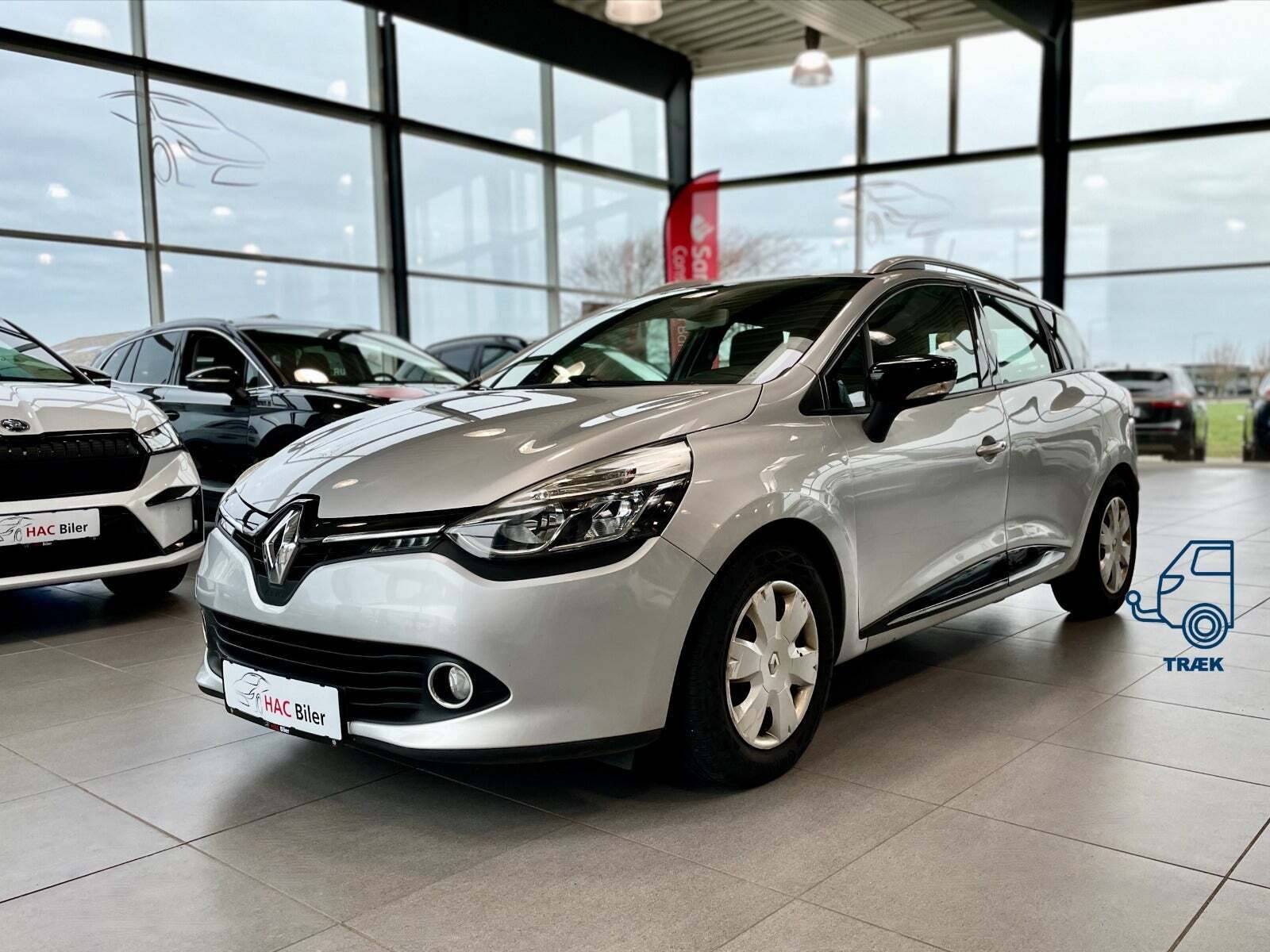 Sølv Renault Clio IV fra 2013 set udefra