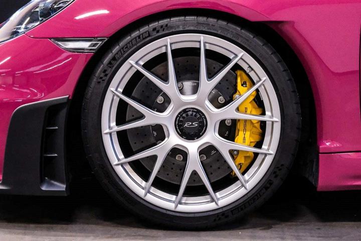 Lilla Porsche 718 Spyder RS fra 2024