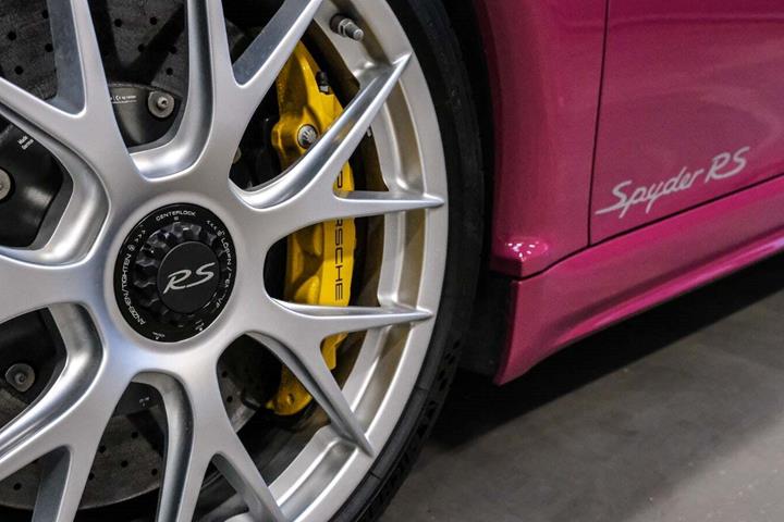 Lilla Porsche 718 Spyder RS fra 2024