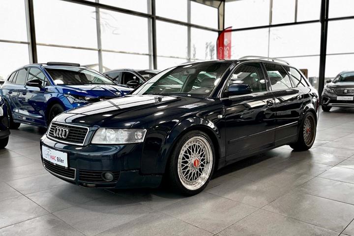 Blå Audi A4 fra 2003