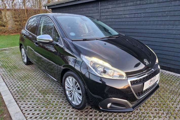 Sort Peugeot 208 fra 2016 set udefra