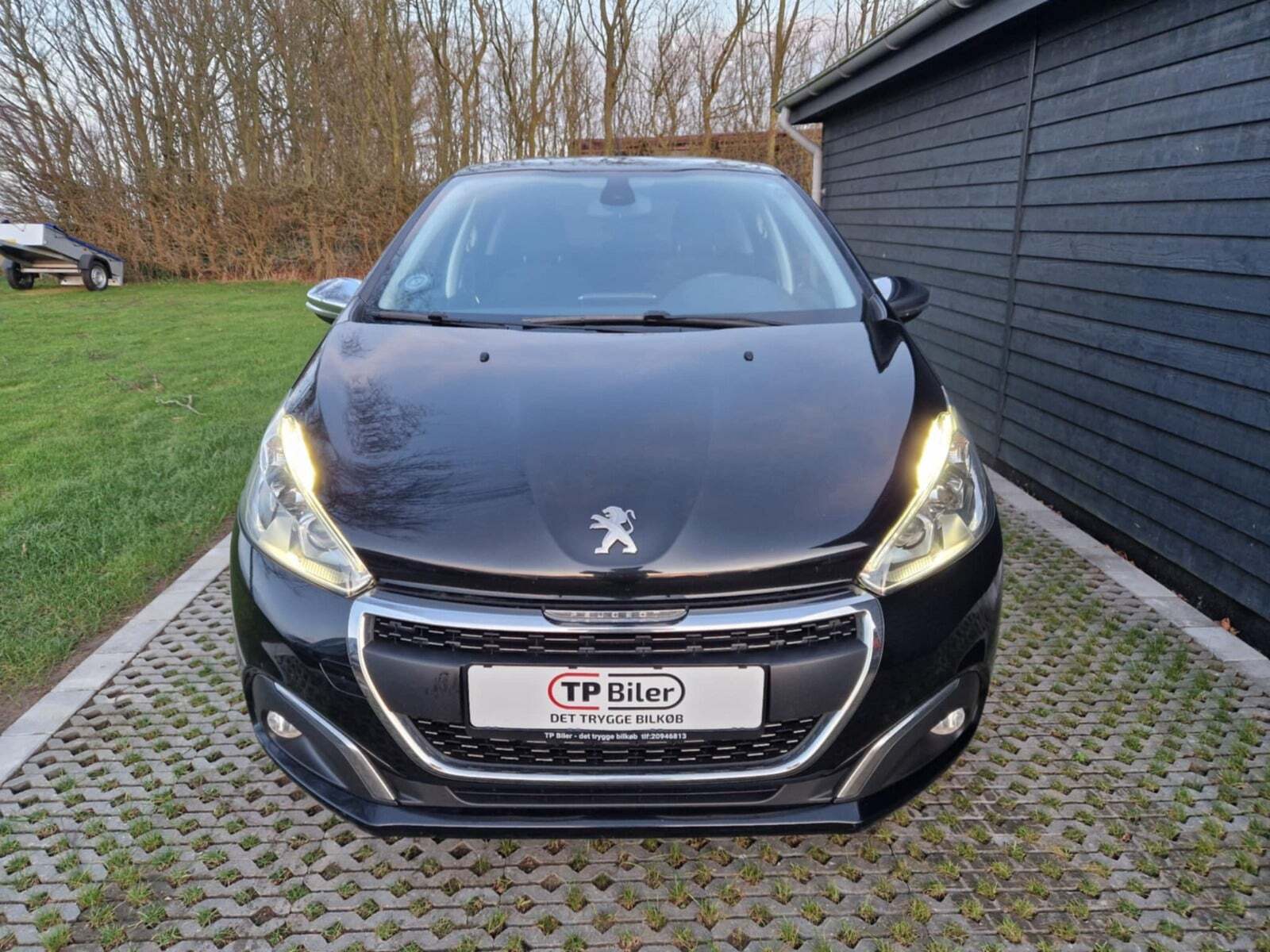 Sort Peugeot 208 fra 2016