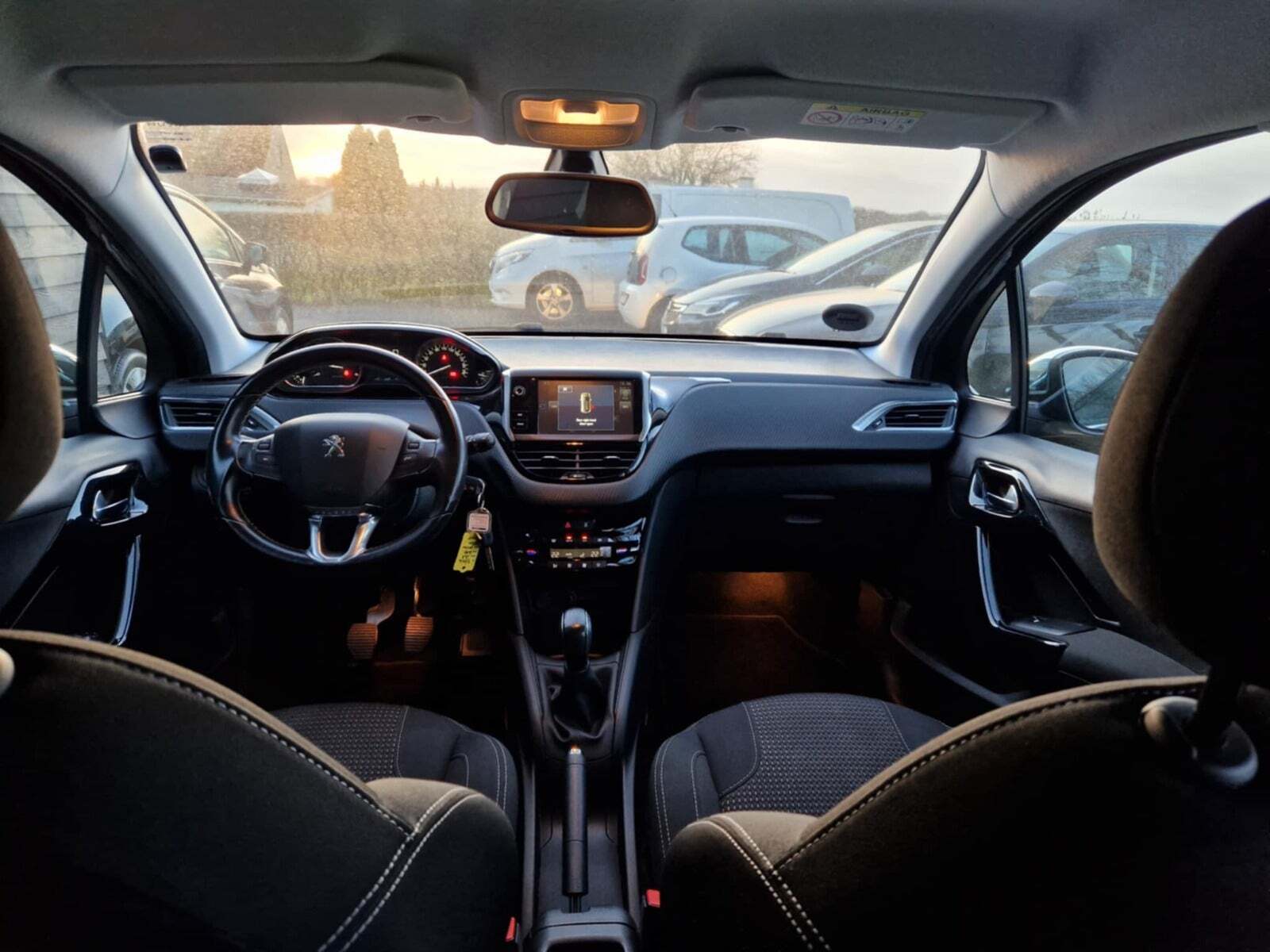 Sort Peugeot 208 fra 2016