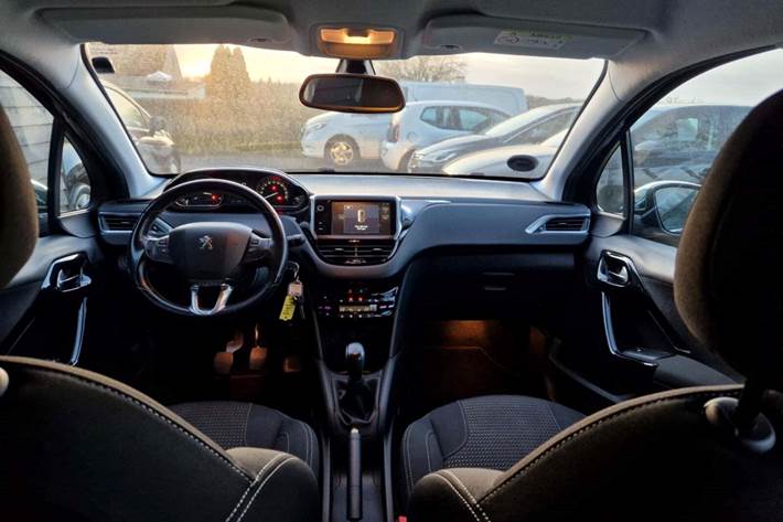 Sort Peugeot 208 fra 2016