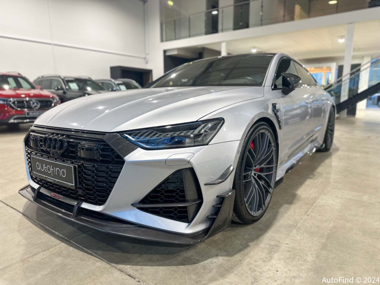 Sølv Audi RS7 fra 2020 set udefra