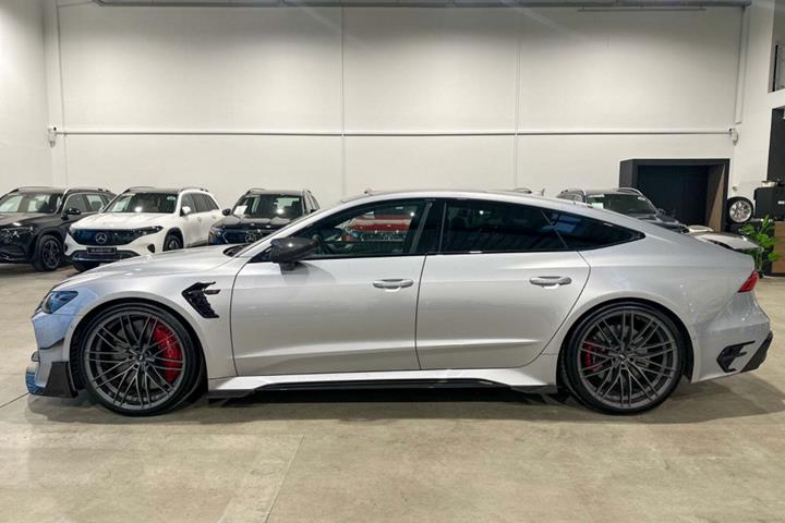 Sølv Audi RS7 fra 2020