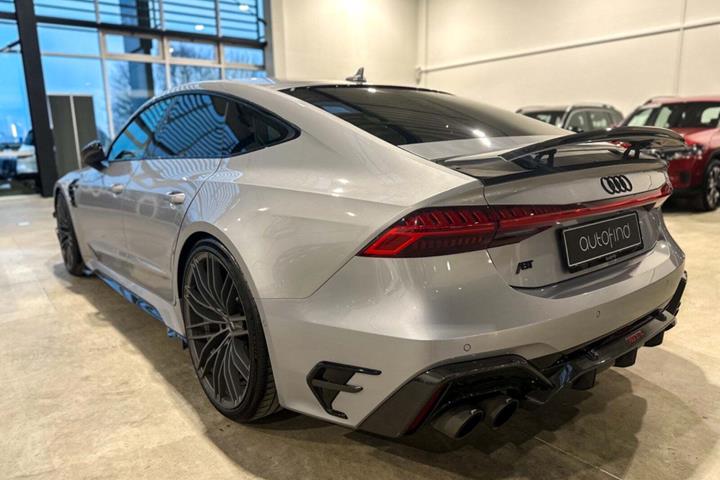 Sølv Audi RS7 fra 2020