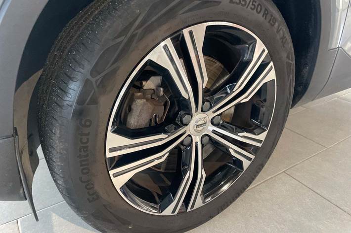 Blå Volvo XC40 fra 2022