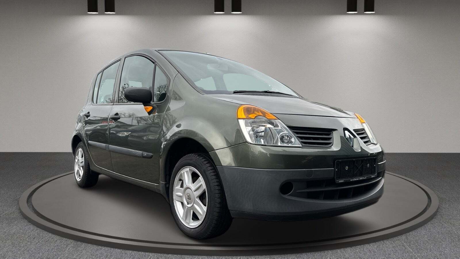 Grøn Renault Modus fra 2005 set udefra