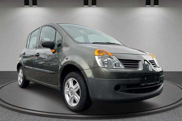 Grøn Renault Modus fra 2005 set udefra