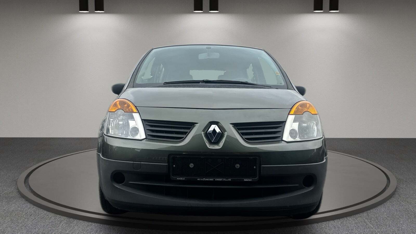 Grøn Renault Modus fra 2005 set udefra