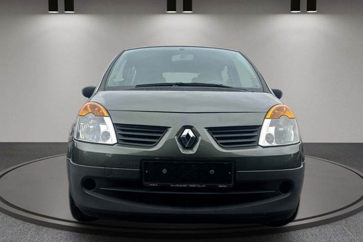 Grøn Renault Modus fra 2005 set udefra