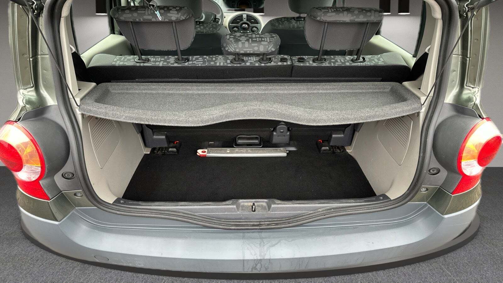 Grøn Renault Modus fra 2005 set udefra