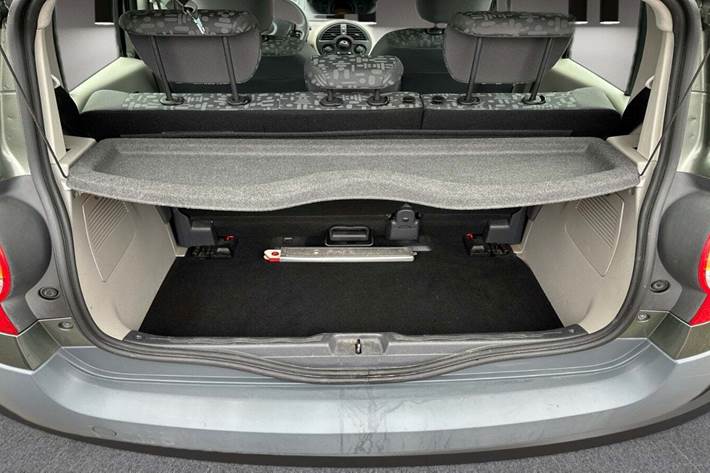 Grøn Renault Modus fra 2005 set udefra