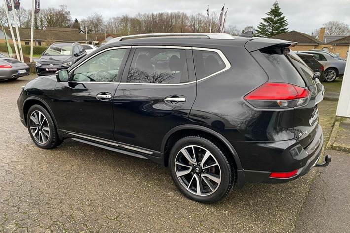 Sort Nissan X-Trail fra 2018