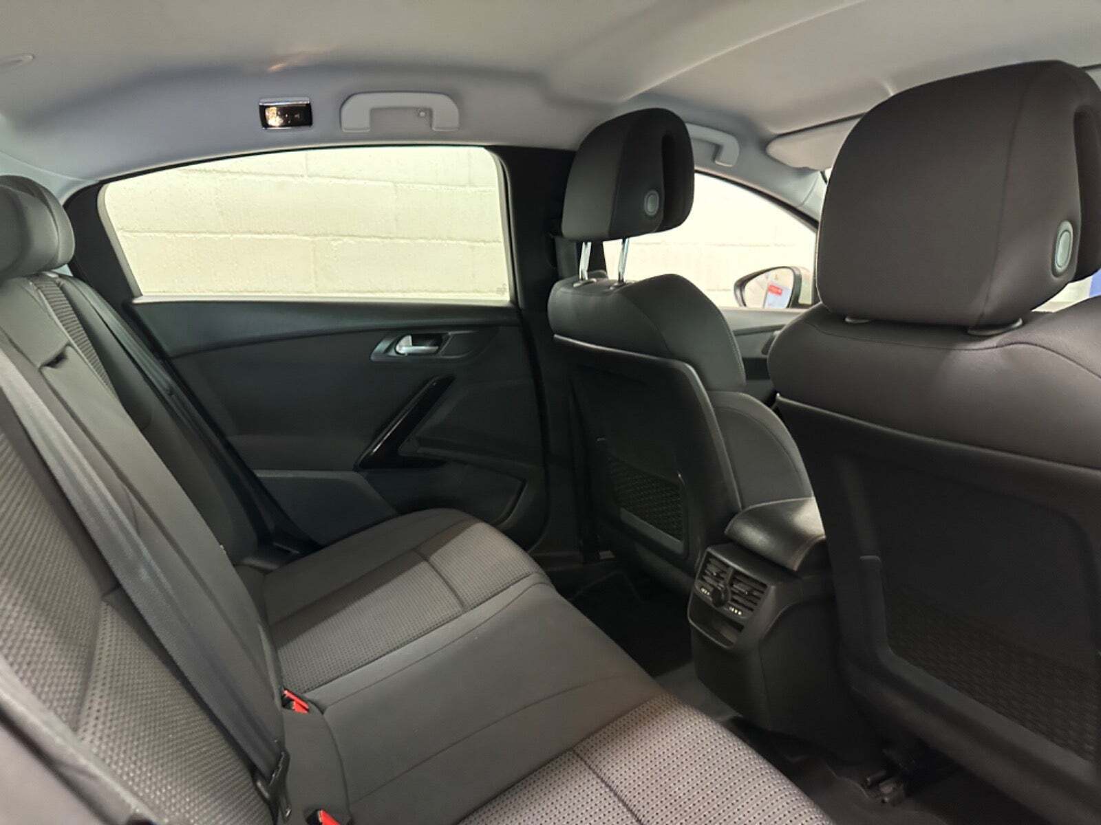 Beige Peugeot 508 fra 2012