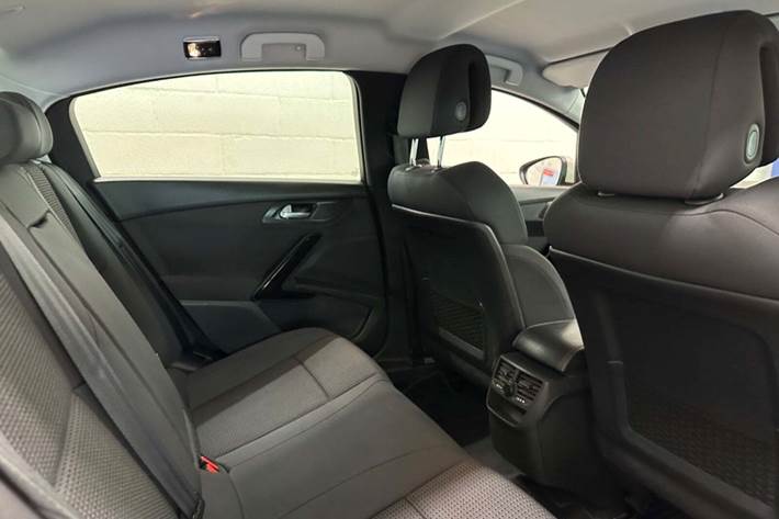 Beige Peugeot 508 fra 2012