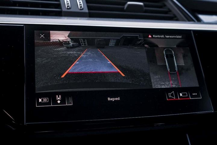 Grå Audi e-tron fra 2020