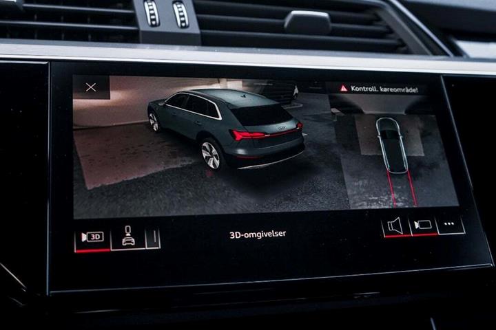 Grå Audi e-tron fra 2020