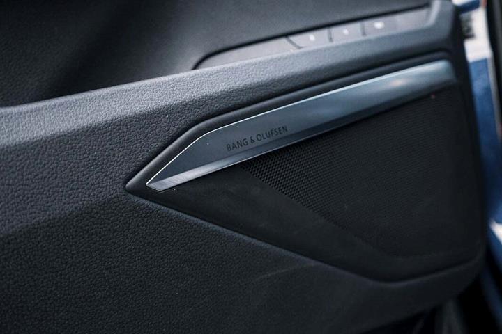 Grå Audi e-tron fra 2020