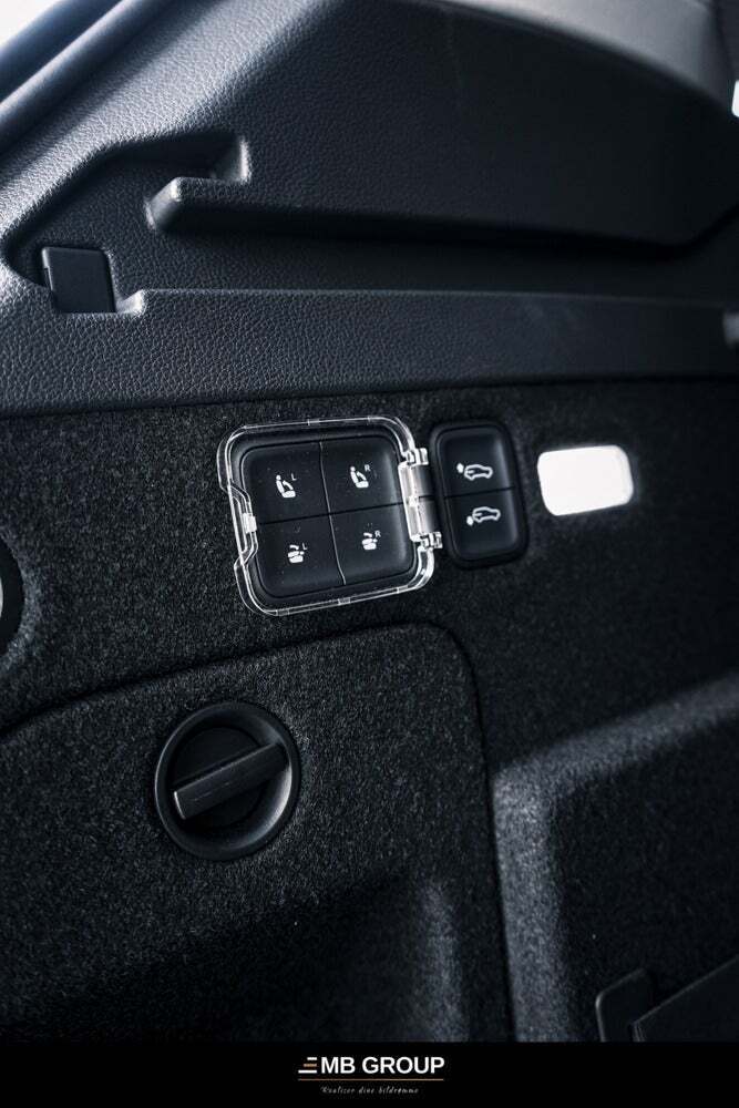 Sort Hongqi E-HS9 fra 2022