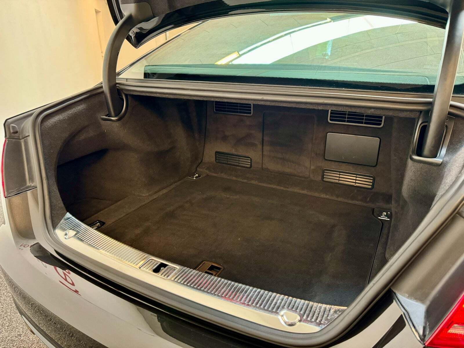 Sort Audi S8 fra 2013