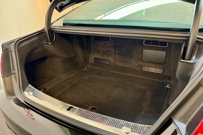 Sort Audi S8 fra 2013