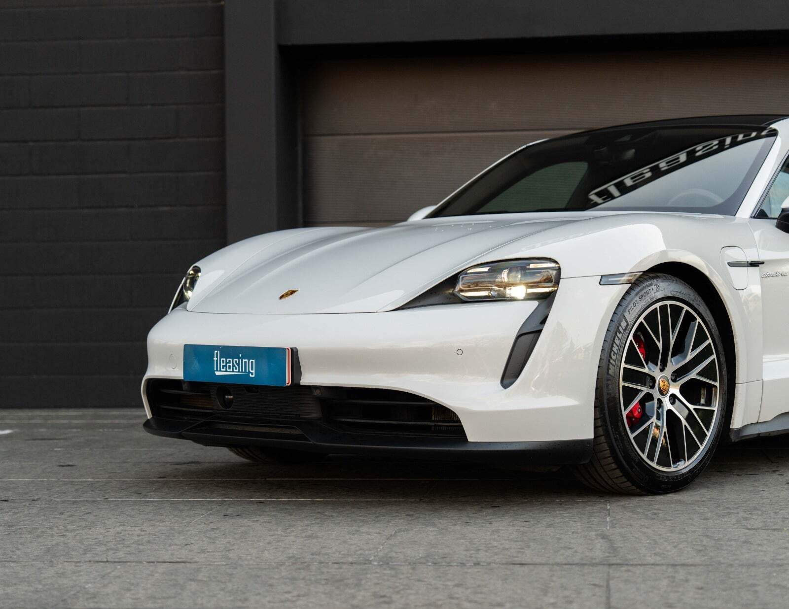 Hvid Porsche Taycan 4S fra 2021
