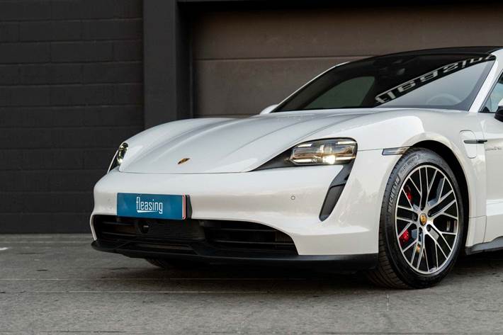 Hvid Porsche Taycan 4S fra 2021