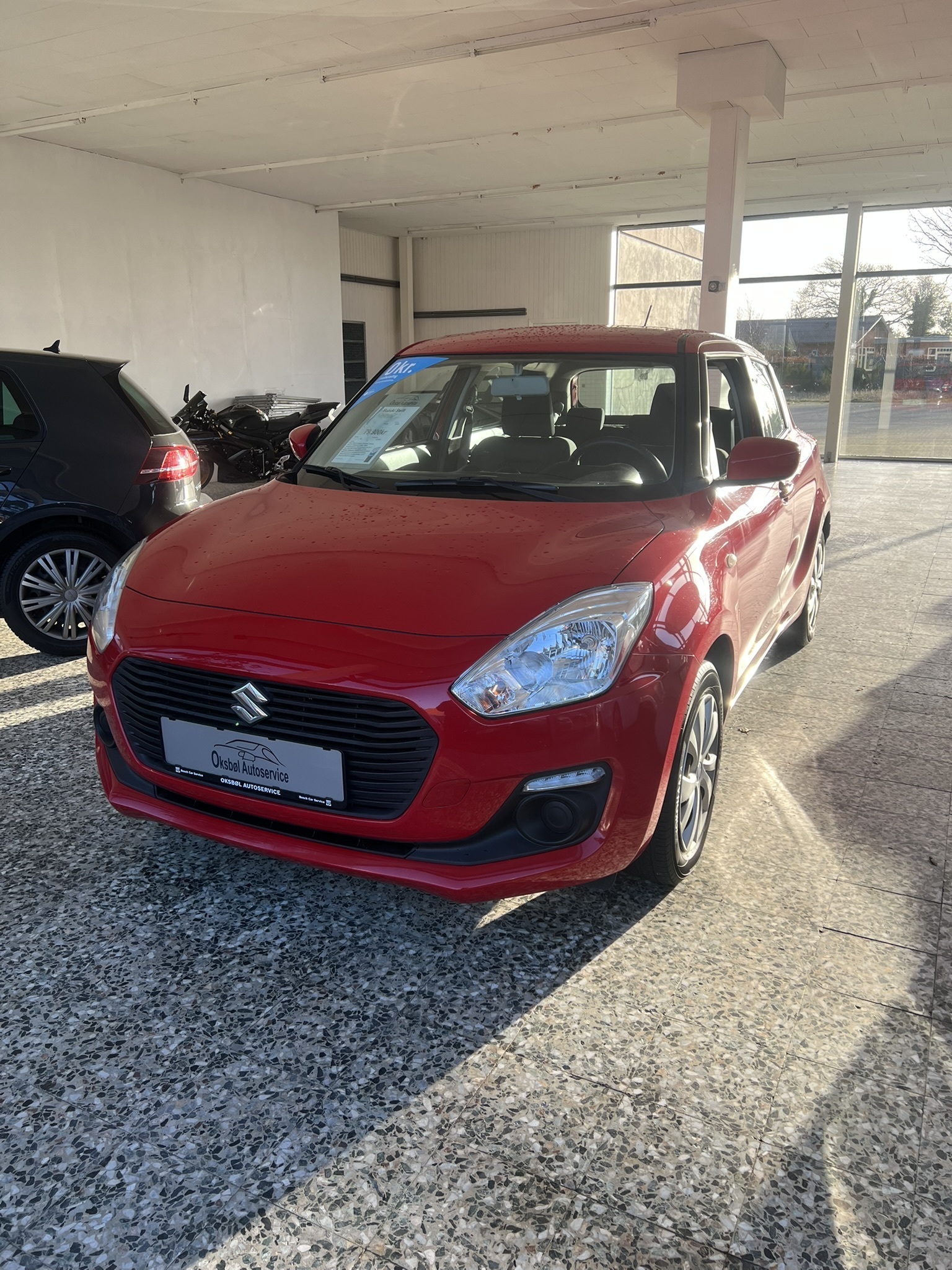 Rød Suzuki Swift fra 2017