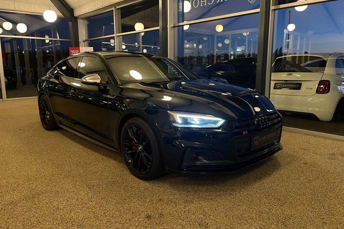 Sort Audi S5 fra 2017 set udefra