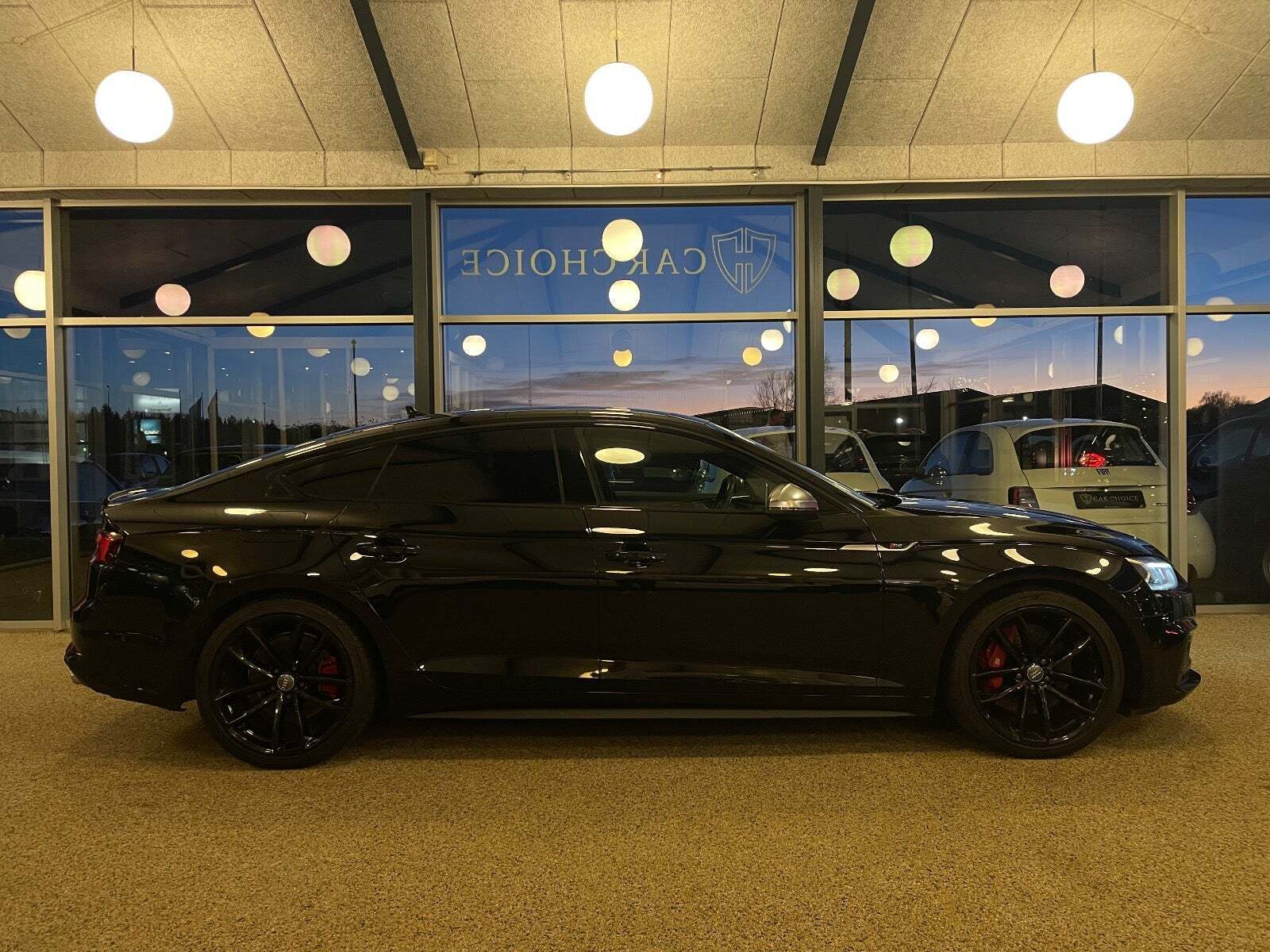 Sort Audi S5 fra 2017