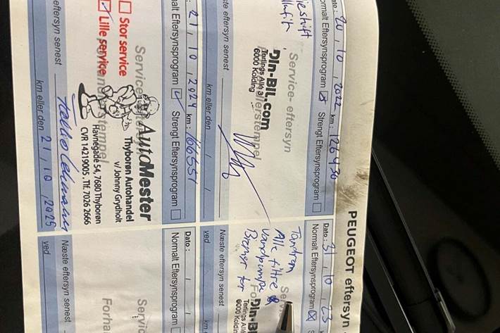 Grå Peugeot 208 fra 2016