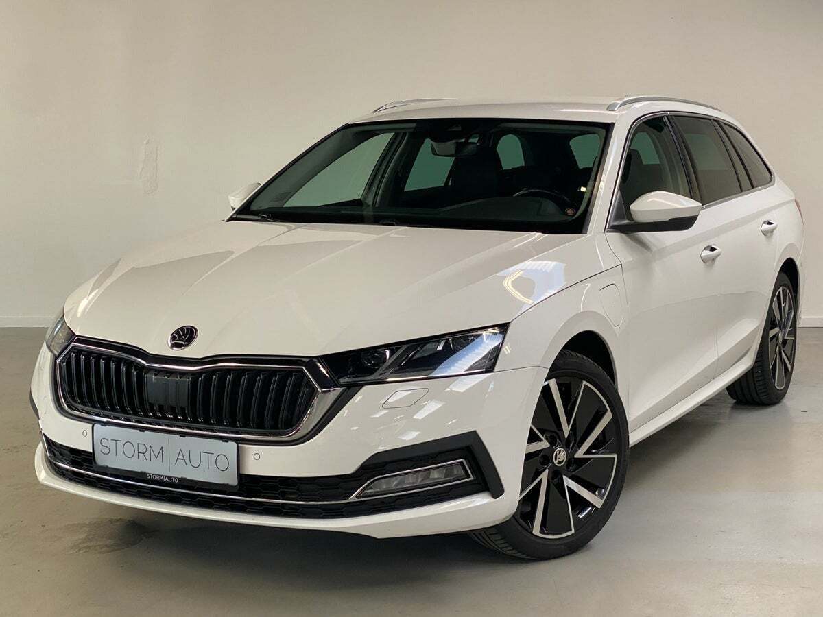 Hvid Skoda Octavia fra 2021
