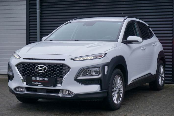 Hvid Hyundai Kona fra 2020 set udefra