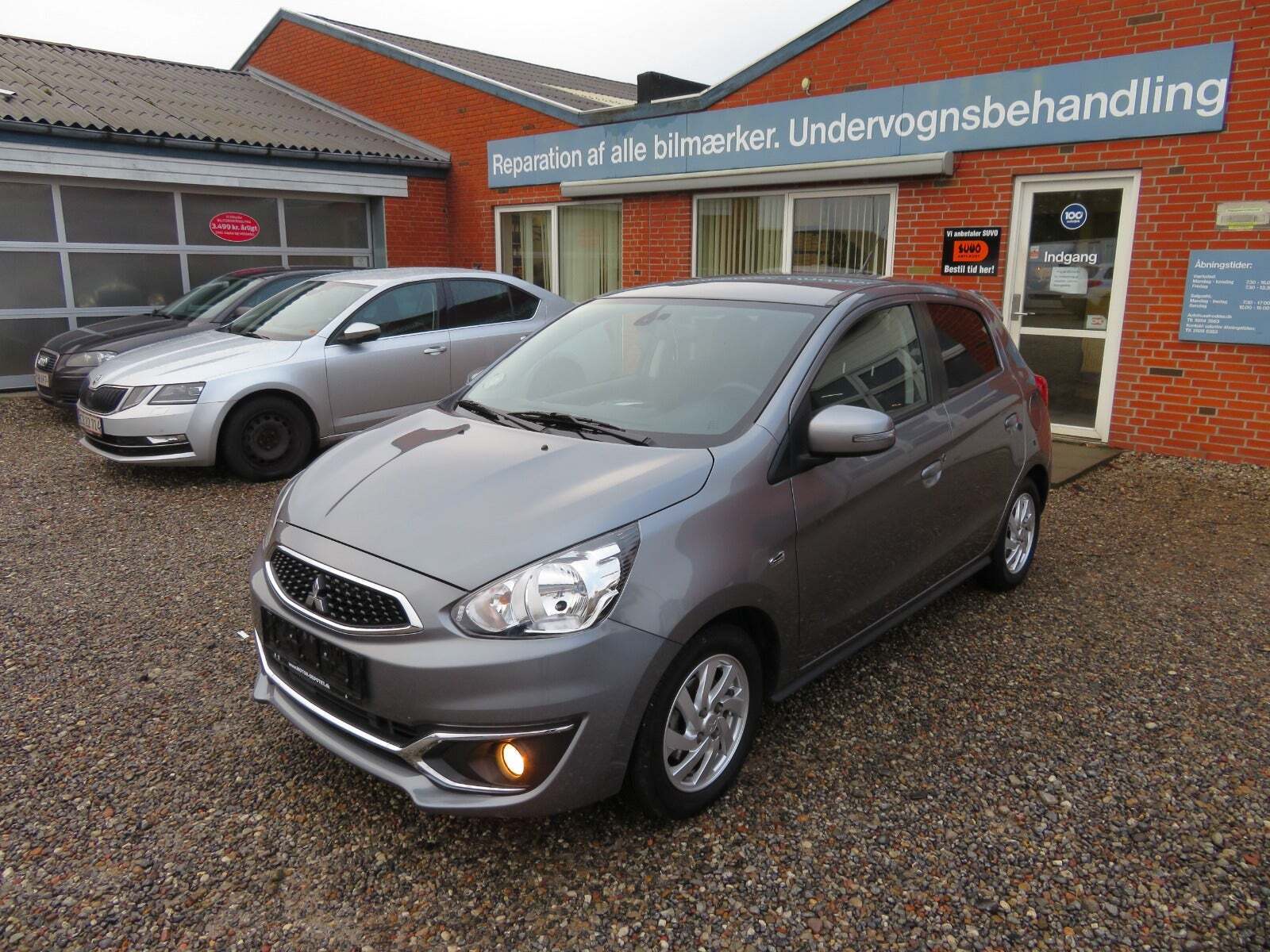 Grå Mitsubishi Space Star fra 2019