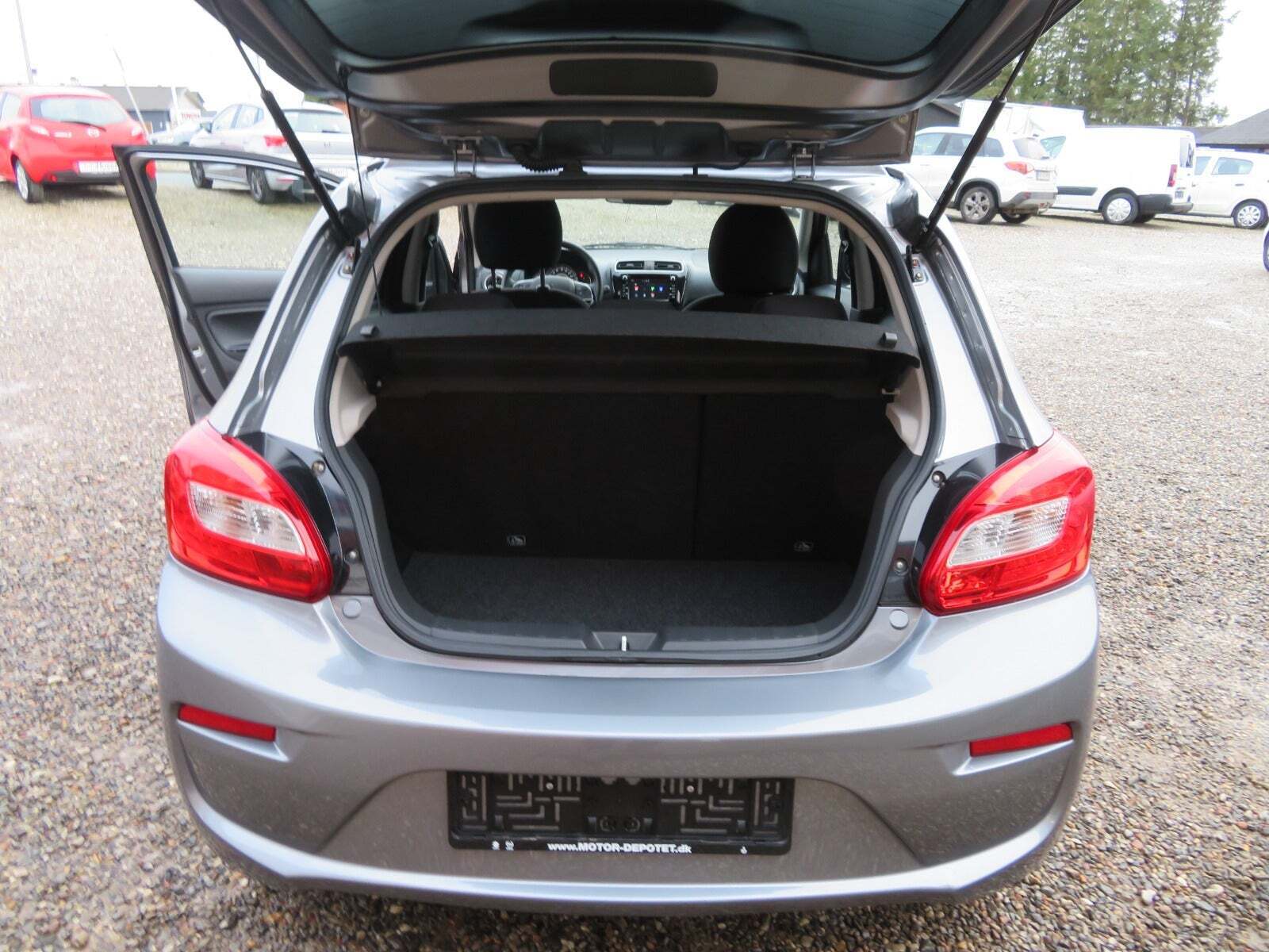 Grå Mitsubishi Space Star fra 2019