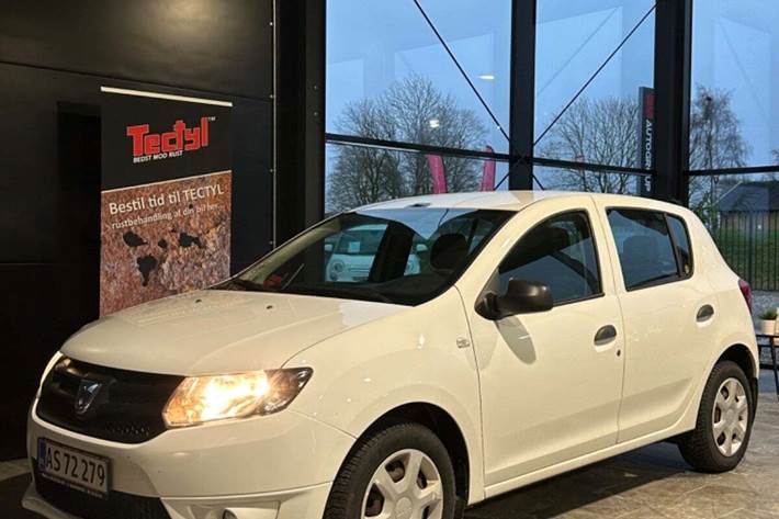 undefined Dacia Sandero fra 2014 set udefra