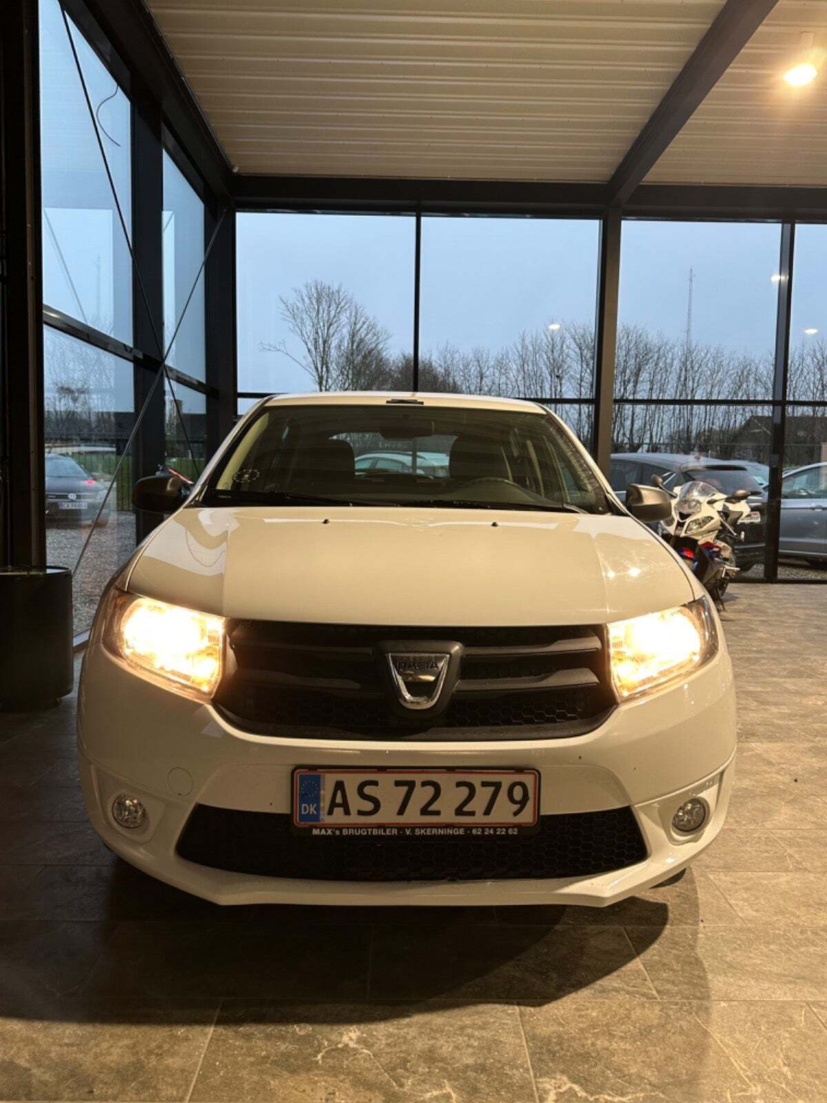 undefined Dacia Sandero fra 2014 set udefra