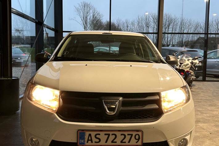 undefined Dacia Sandero fra 2014 set udefra